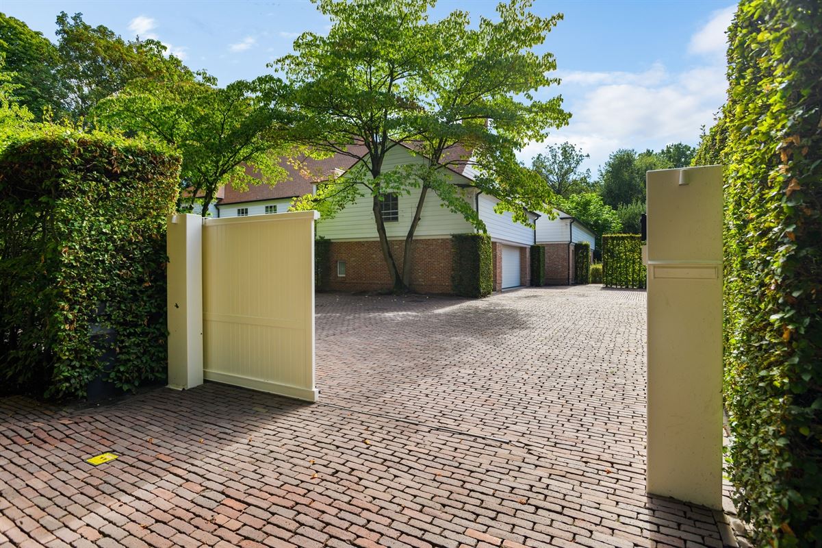 Spacious villa with an indoor pool in a prime location