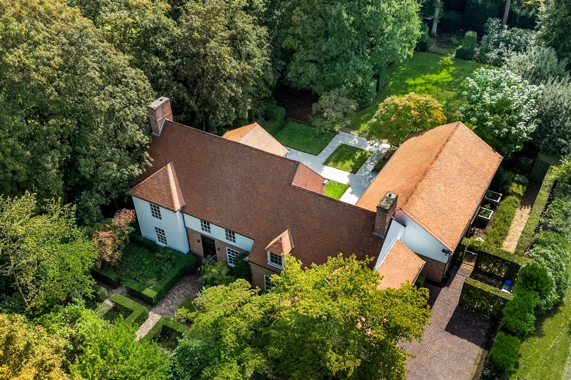 Spacious villa with an indoor pool in a prime location
