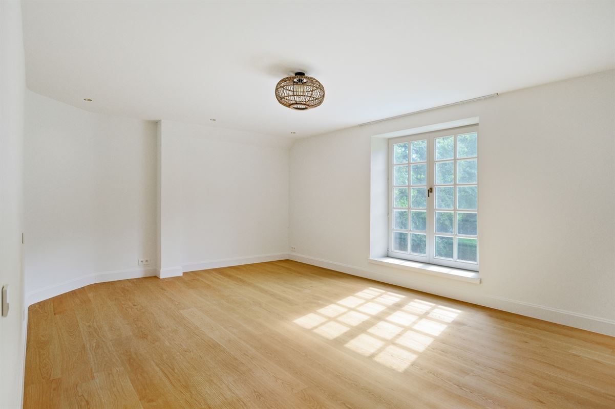 Spacious villa with an indoor pool in a prime location