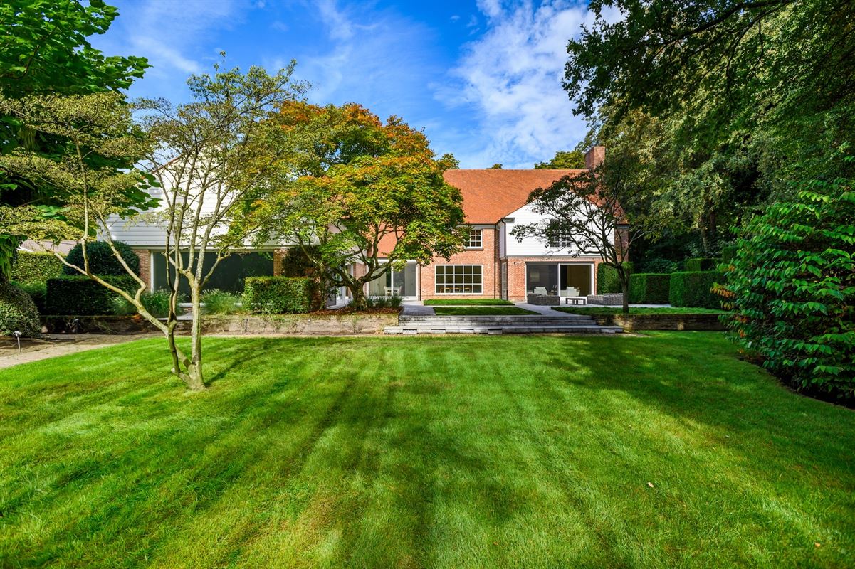 Spacious villa with an indoor pool in a prime location