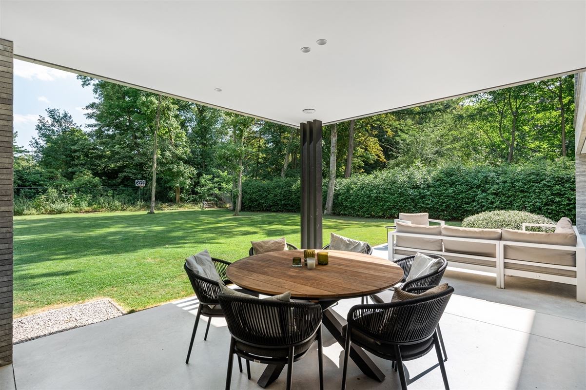 Luxury villa in quiet and discreet location