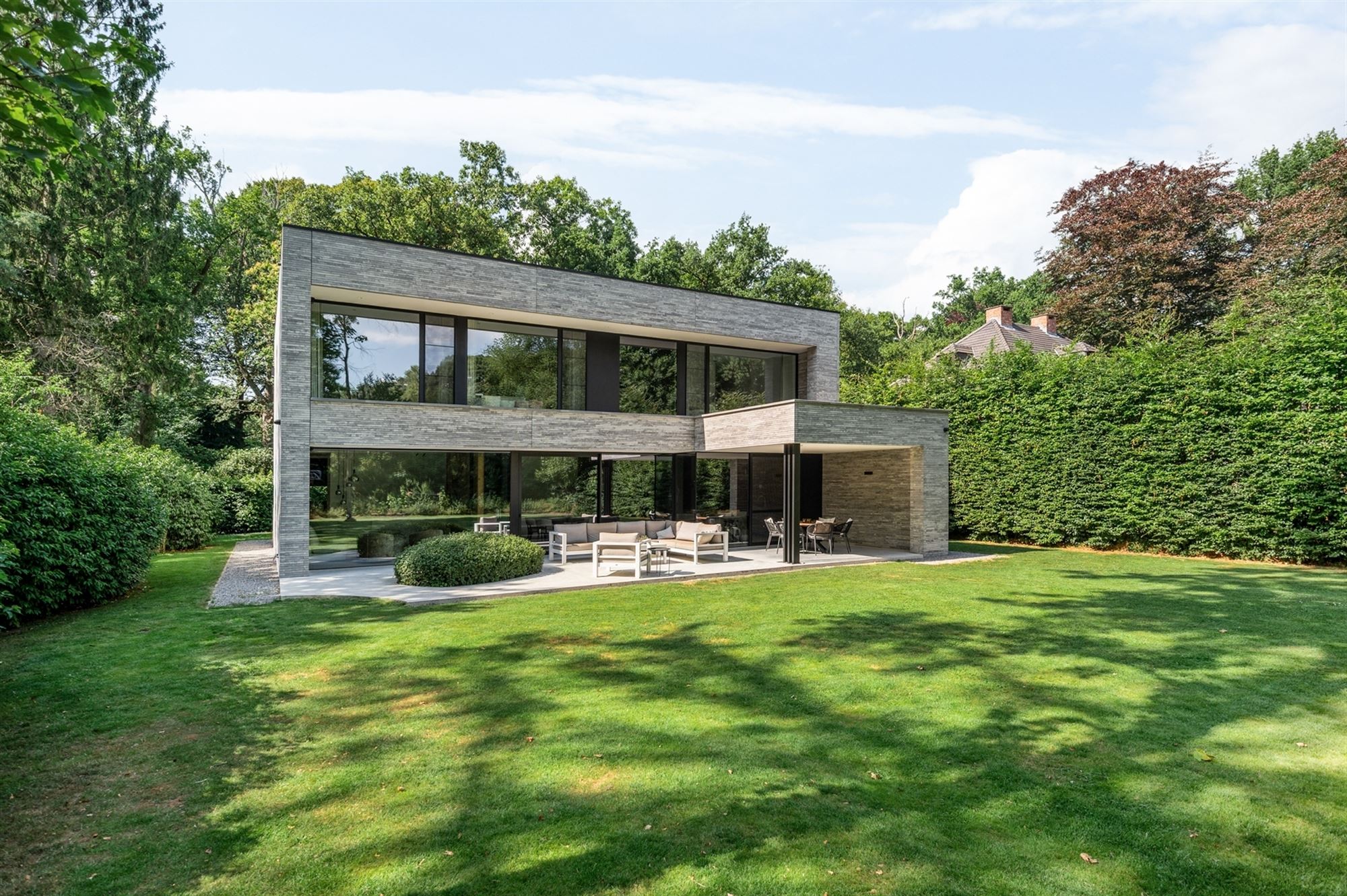 Luxury villa in quiet and discreet location