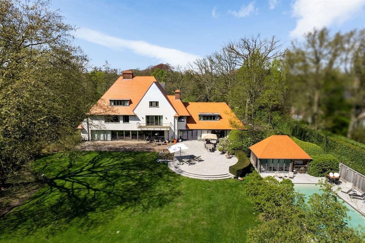 Very spacious villa on approx. 1.7 Ha adjacent to Peerdsbos