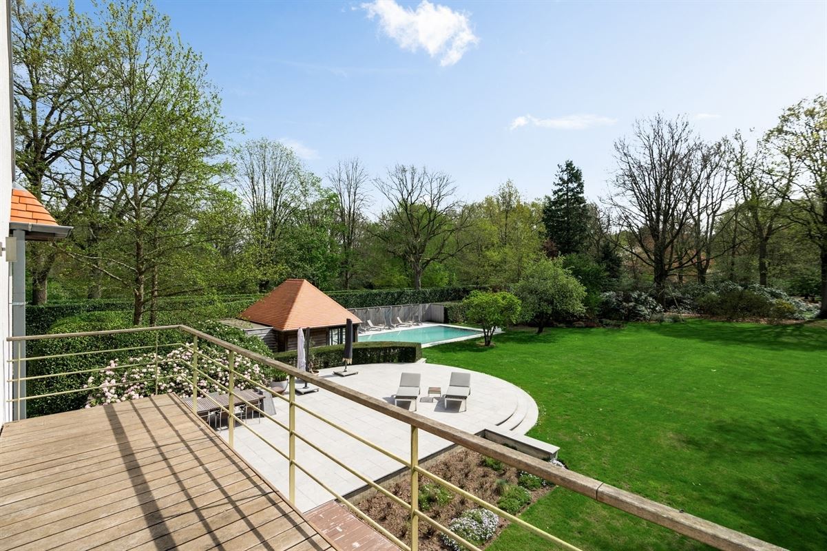 Very spacious villa on approx. 1.7 Ha adjacent to Peerdsbos