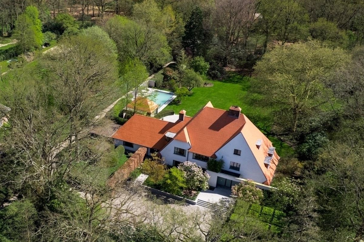 Very spacious villa on approx. 1.7 Ha adjacent to Peerdsbos