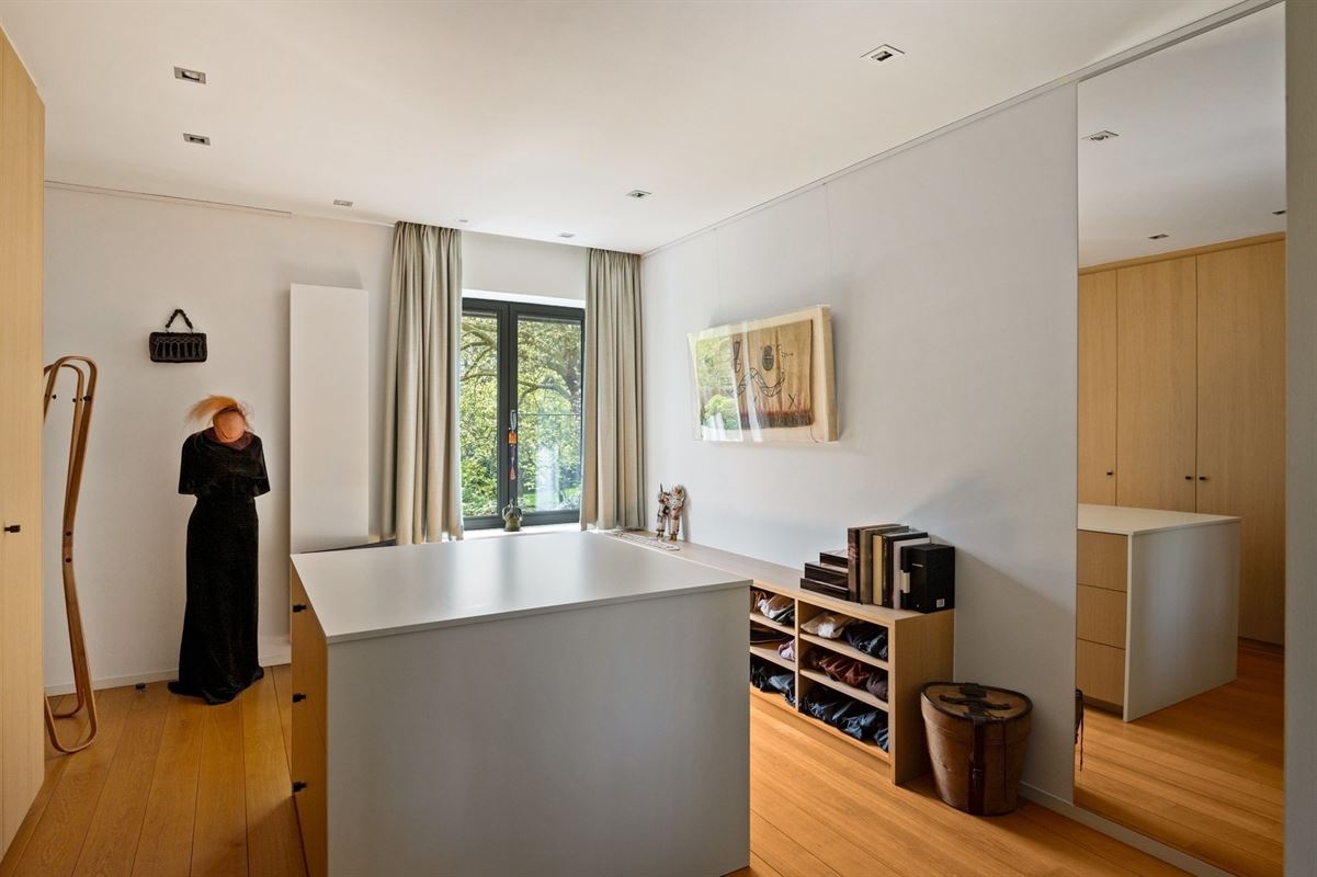 Very spacious villa on approx. 1.7 Ha adjacent to Peerdsbos