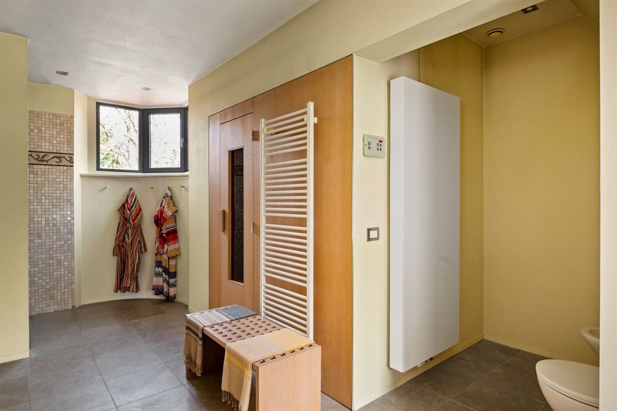 Very spacious villa on approx. 1.7 Ha adjacent to Peerdsbos