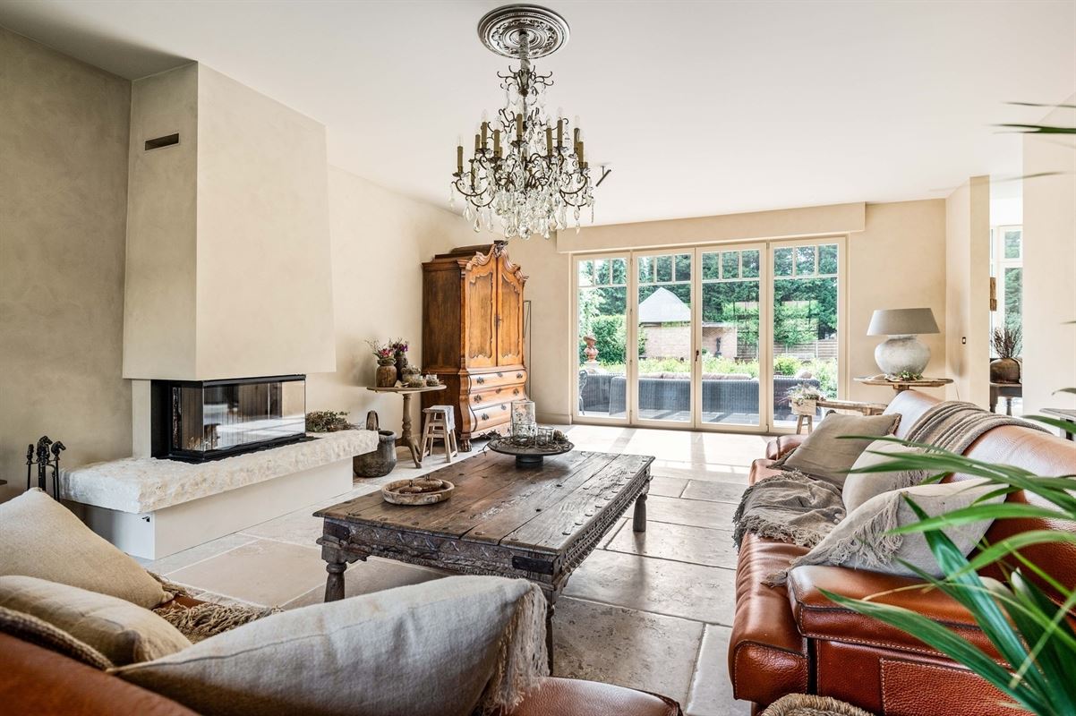 Completely renovated villa with pool and outbuilding