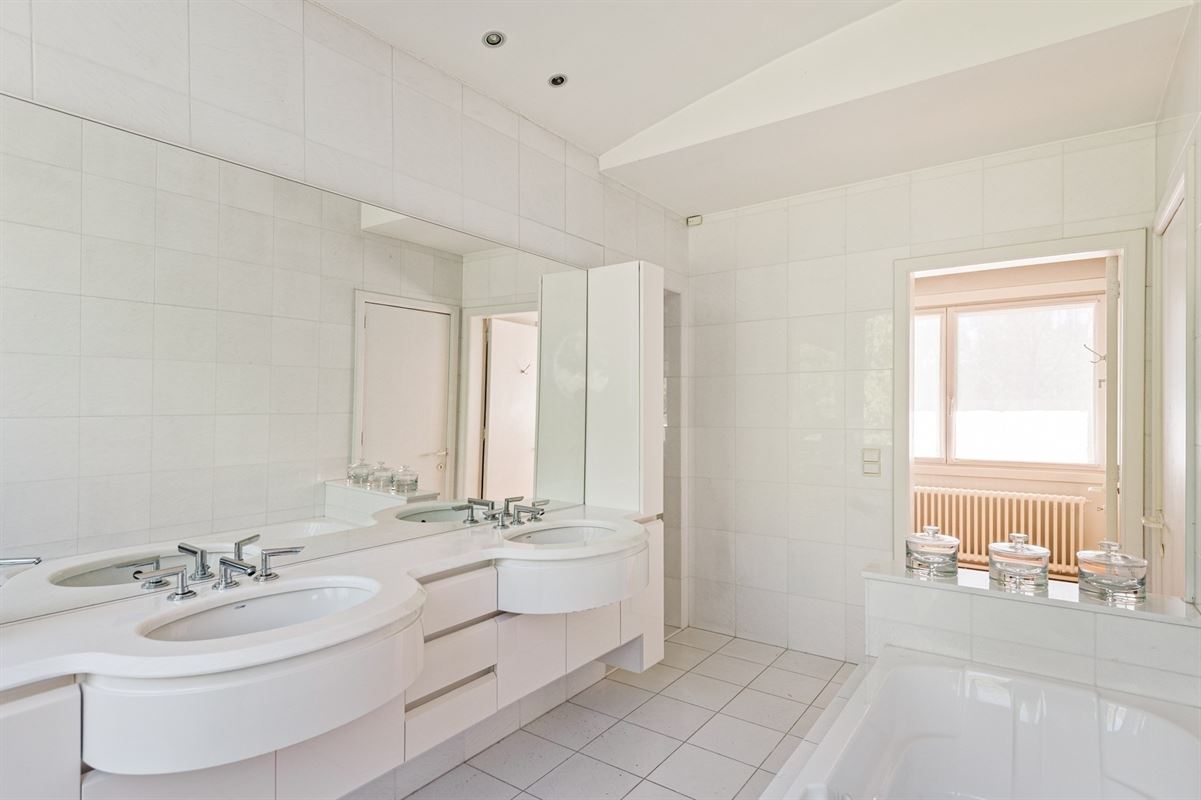 Villa to renovate in highly sought after location