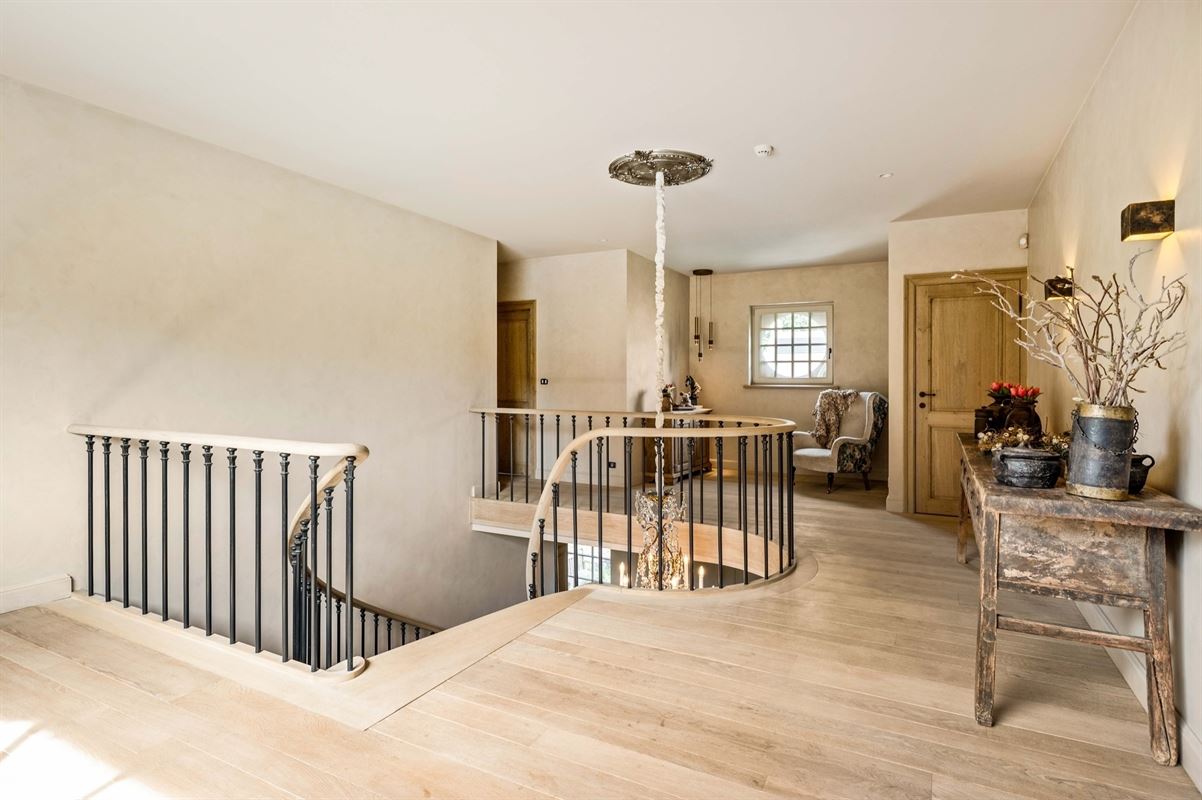 Completely renovated villa with pool and outbuilding