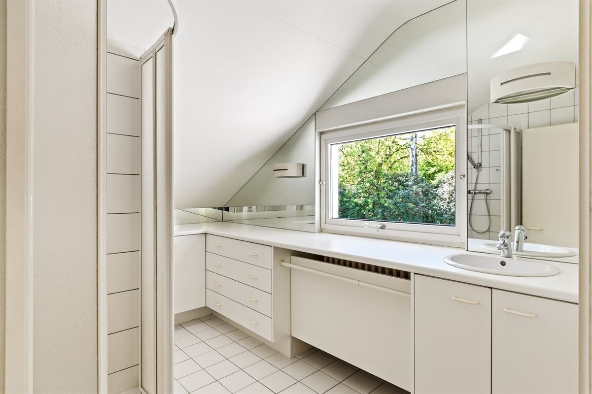 Villa to renovate in highly sought after location