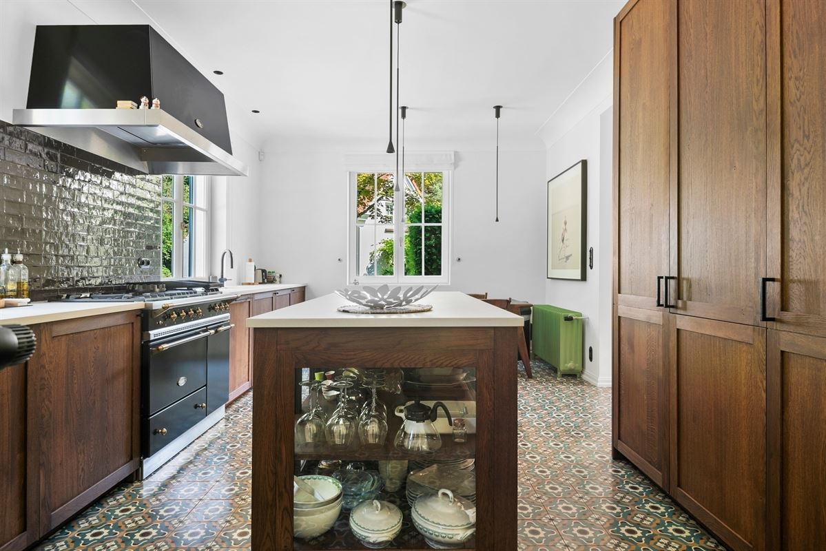 Exclusive country house with guesthouse and outbuilding