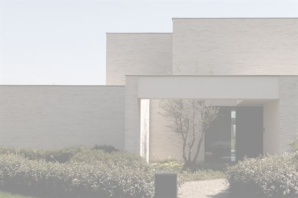 Architecturally refined villa with sweeping views on approximately 2,715 m²