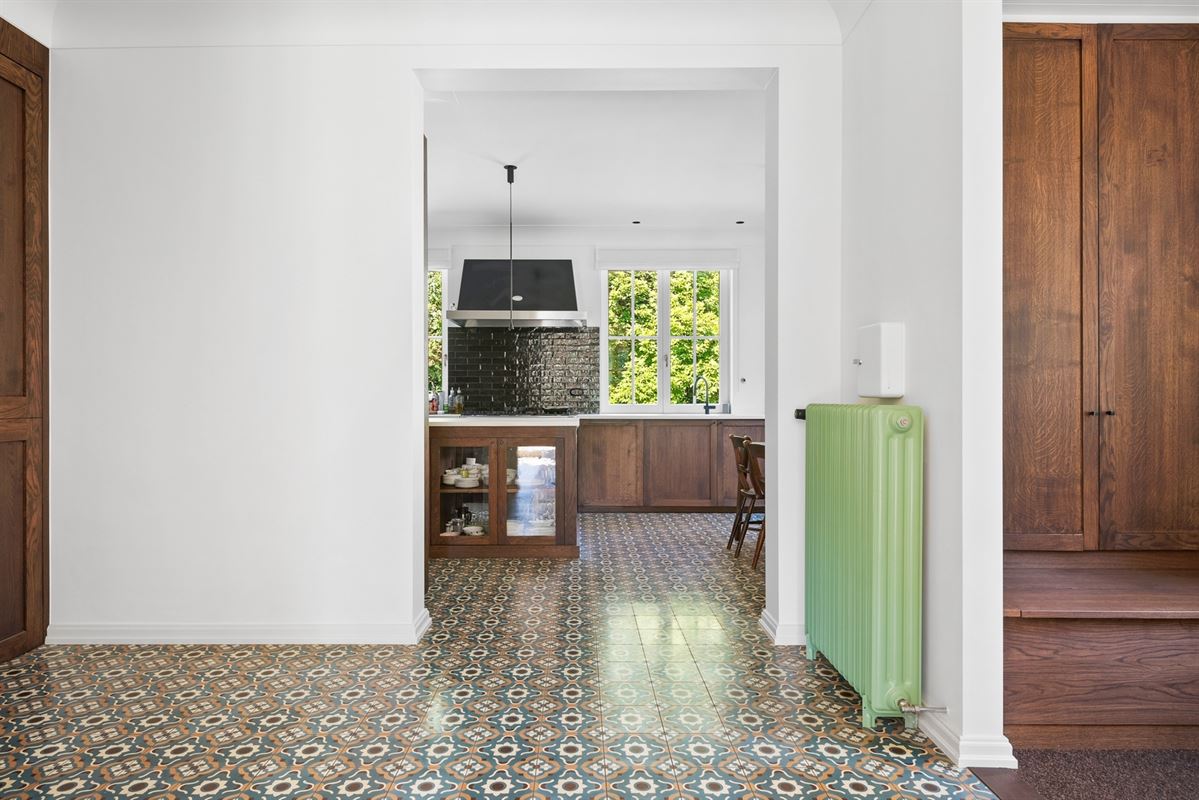 Exclusive country house with guesthouse and outbuilding