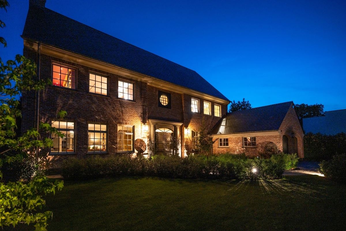 Completely renovated villa with pool and outbuilding