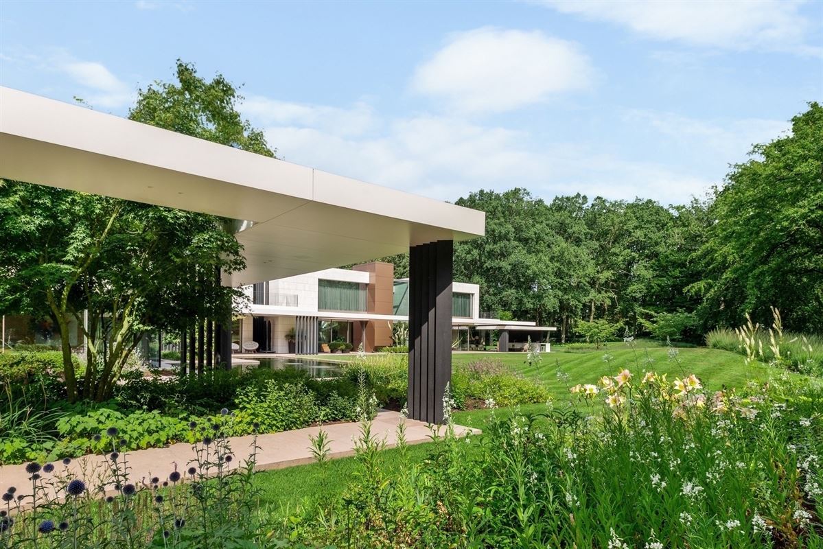 International architecture in an exceptional location in Brasschaat