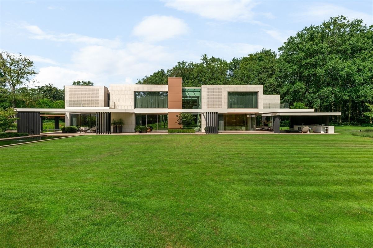 International architecture in an exceptional location in Brasschaat