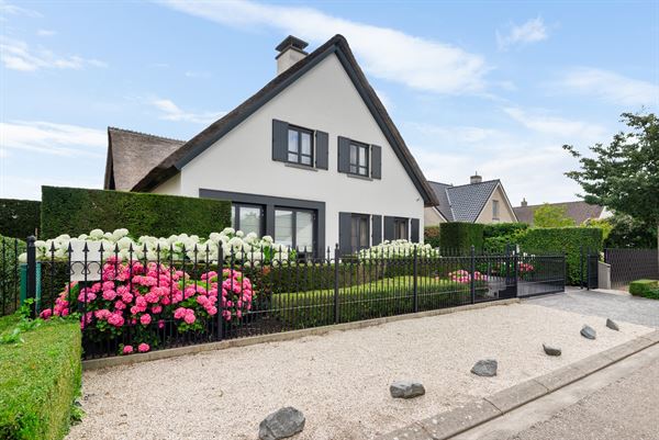Luxe villa met zwembad op rustige, residentiële locatie