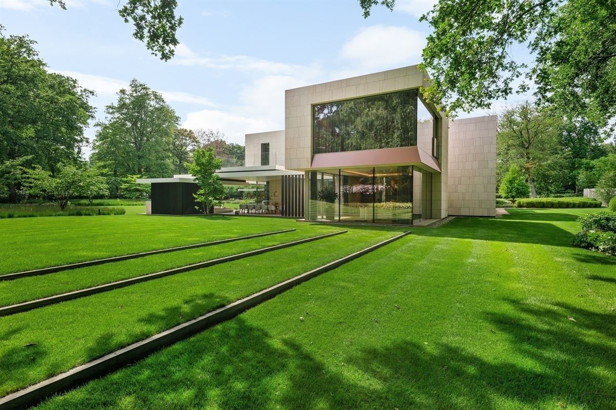 International architecture in an exceptional location in Brasschaat