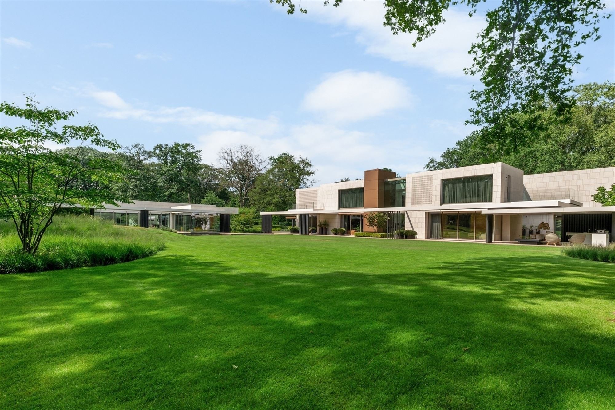 International architecture in an exceptional location in Brasschaat