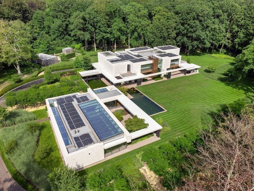 International architecture in an exceptional location in Brasschaat