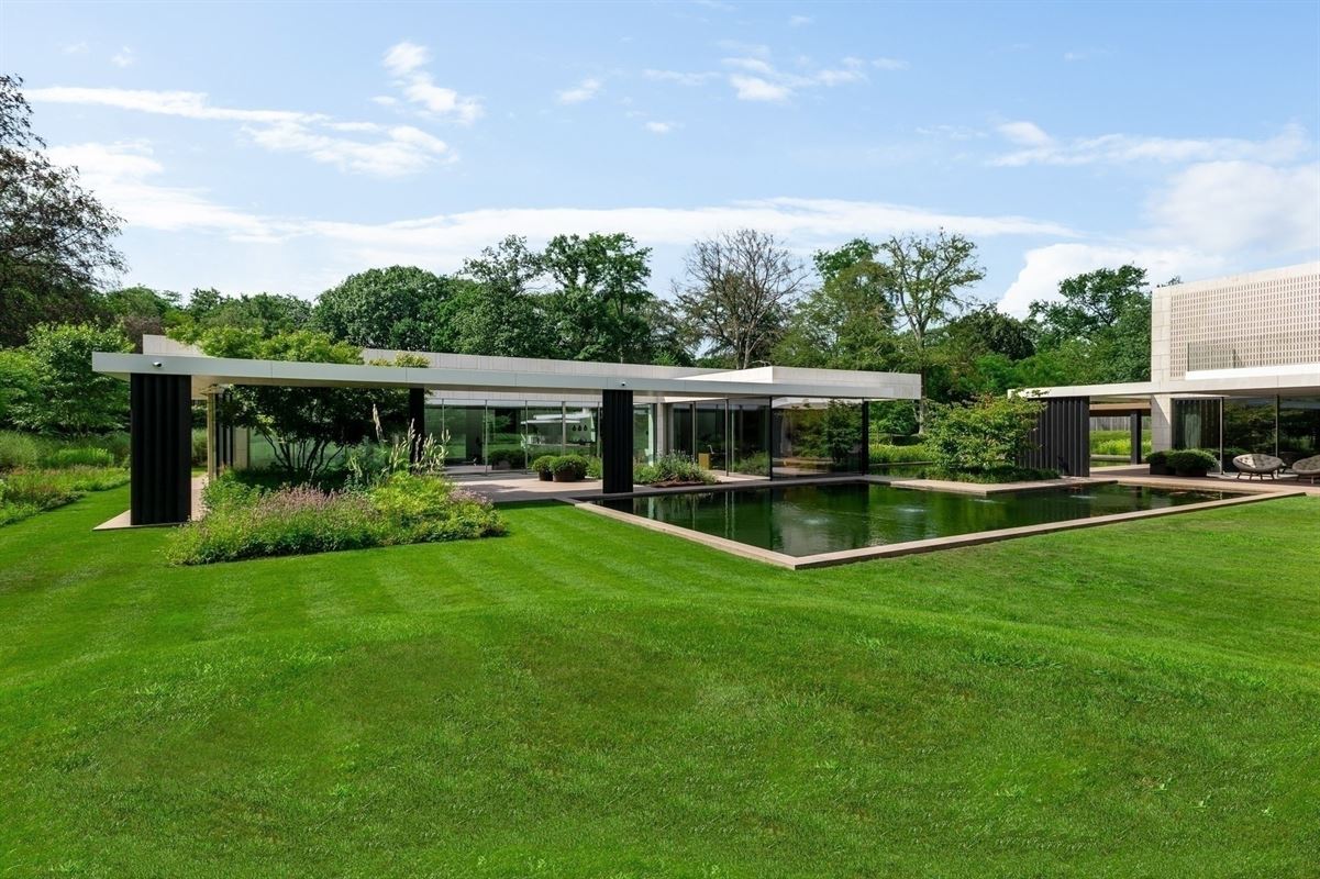 International architecture in an exceptional location in Brasschaat