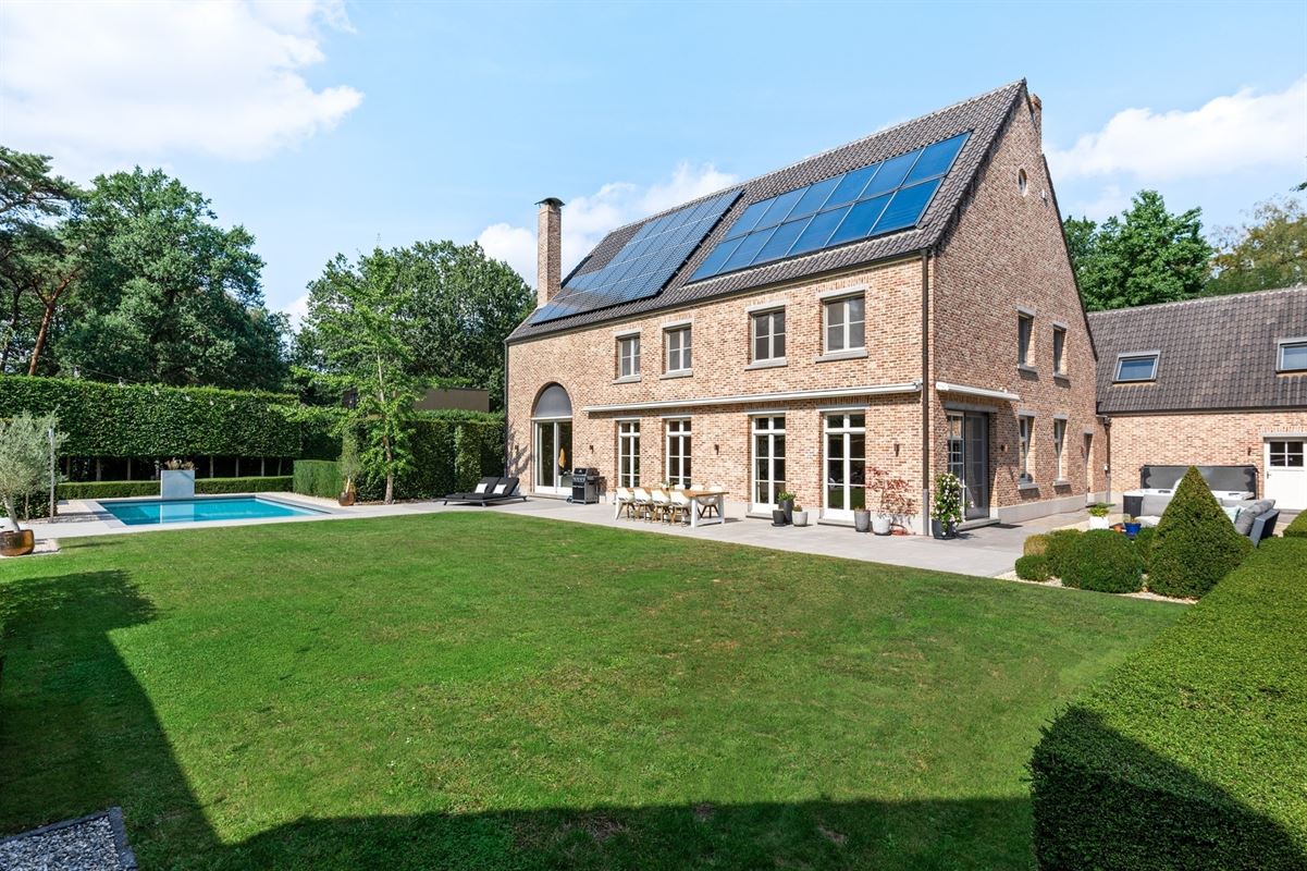 Exclusieve villa met guesthouse en paardenfaciliteiten op ca. 5.000 m²