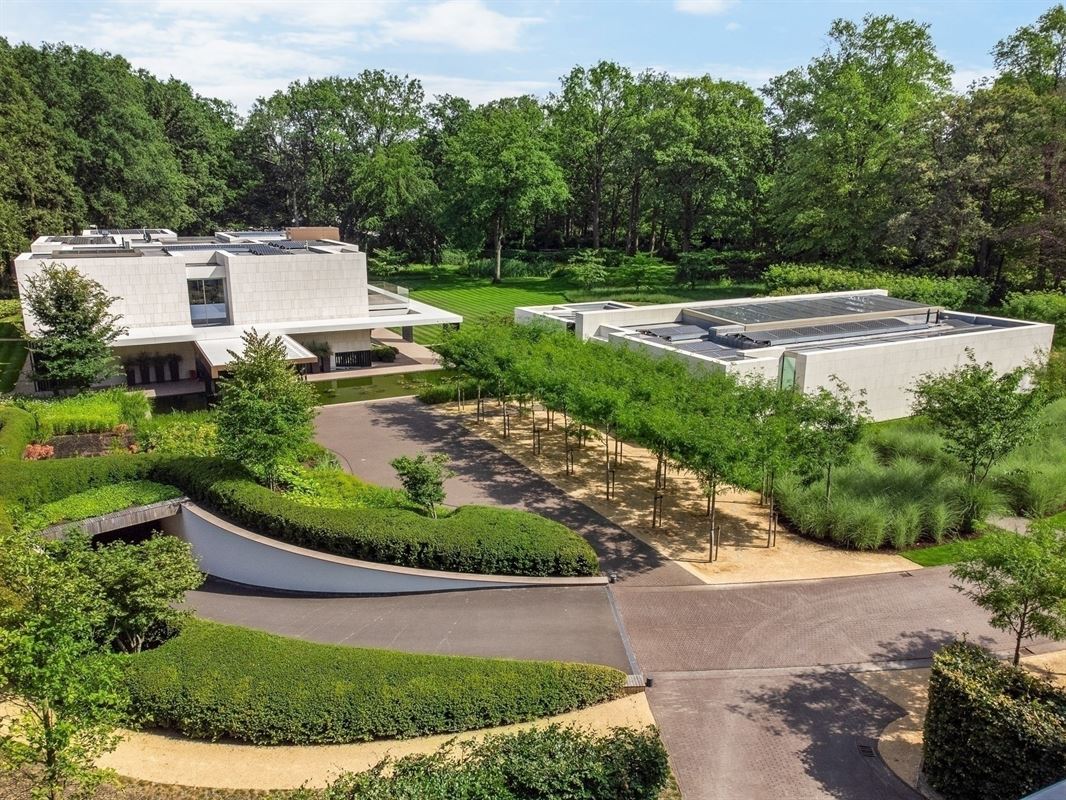 International architecture in an exceptional location in Brasschaat