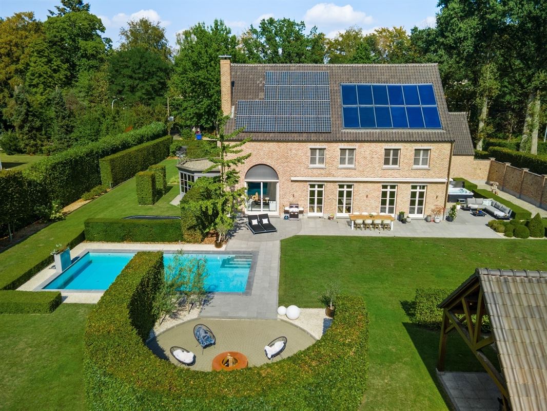 Exclusieve villa met guesthouse, paardenfaciliteiten op ca. 5.000 m²