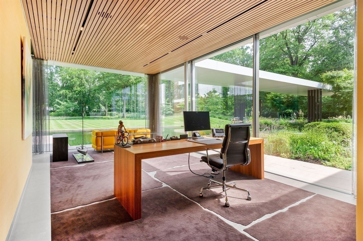 International architecture in an exceptional location in Brasschaat