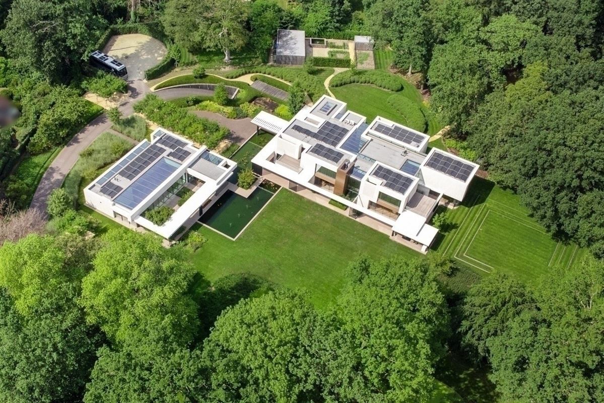 International architecture in an exceptional location in Brasschaat
