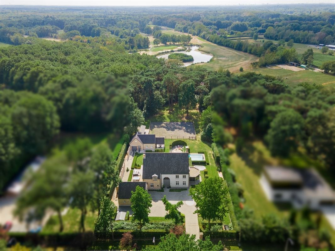 Exclusieve villa met guesthouse, paardenfaciliteiten op ca. 5.000 m²