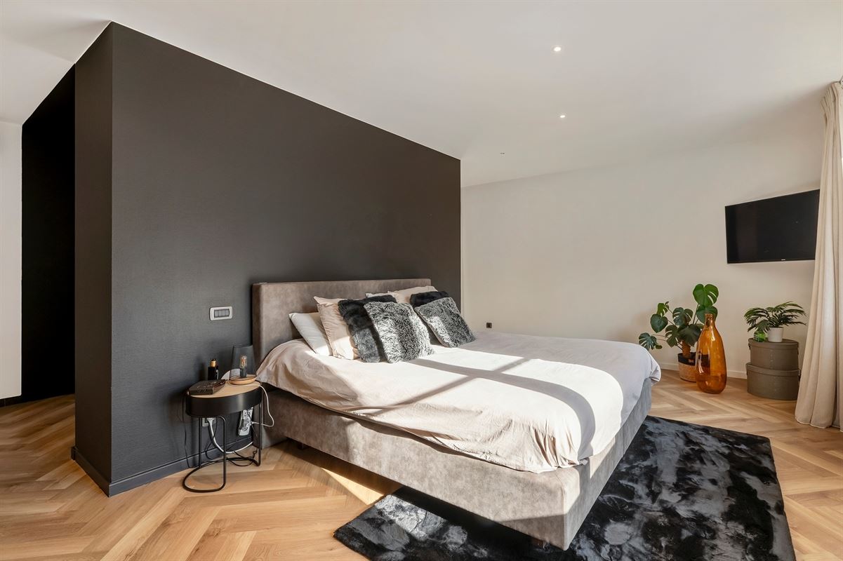Exclusieve villa met guesthouse, paardenfaciliteiten op ca. 5.000 m²