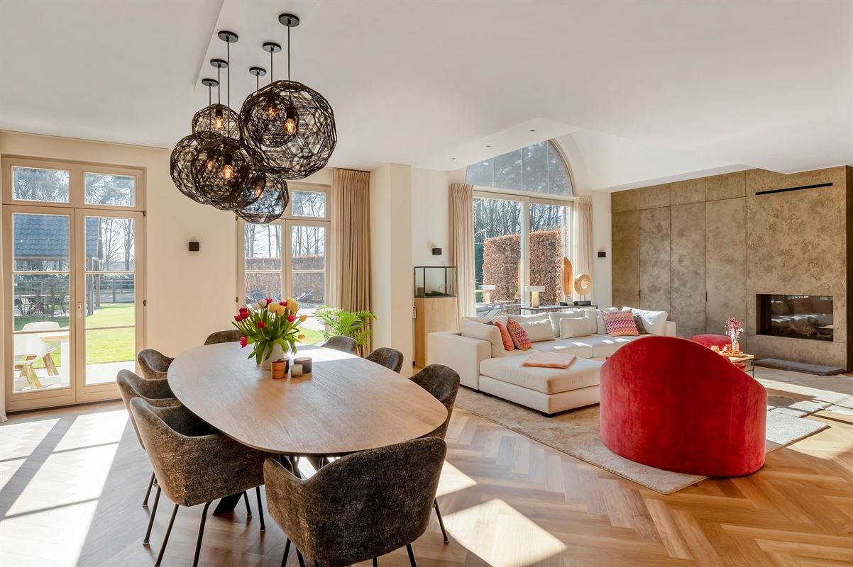 Exclusieve villa met guesthouse, paardenfaciliteiten op ca. 5.000 m²