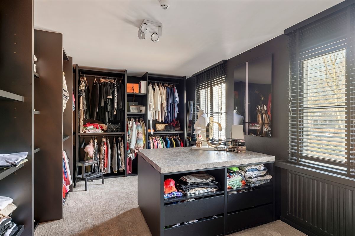 Exclusieve villa met guesthouse, paardenfaciliteiten op ca. 5.000 m²