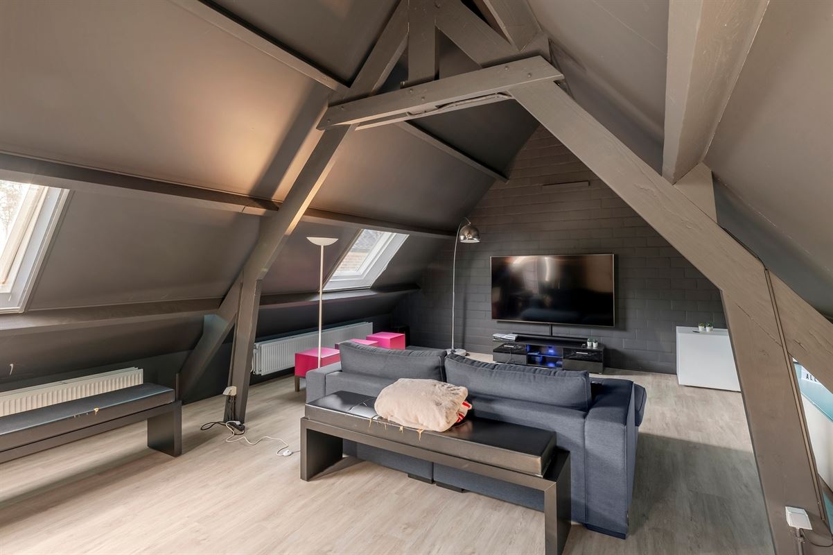 Exclusieve villa met guesthouse, paardenfaciliteiten op ca. 5.000 m²