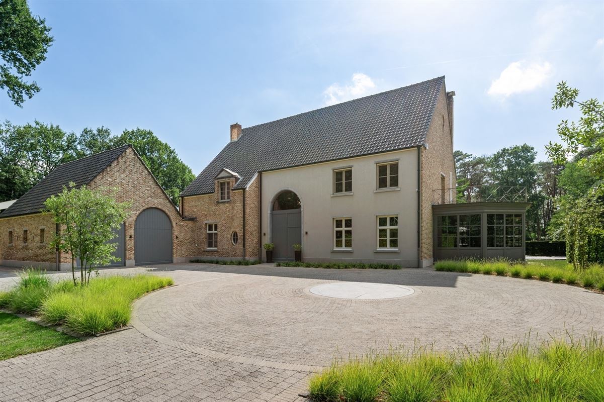 Exclusieve villa met guesthouse, paardenfaciliteiten op ca. 5.000 m²