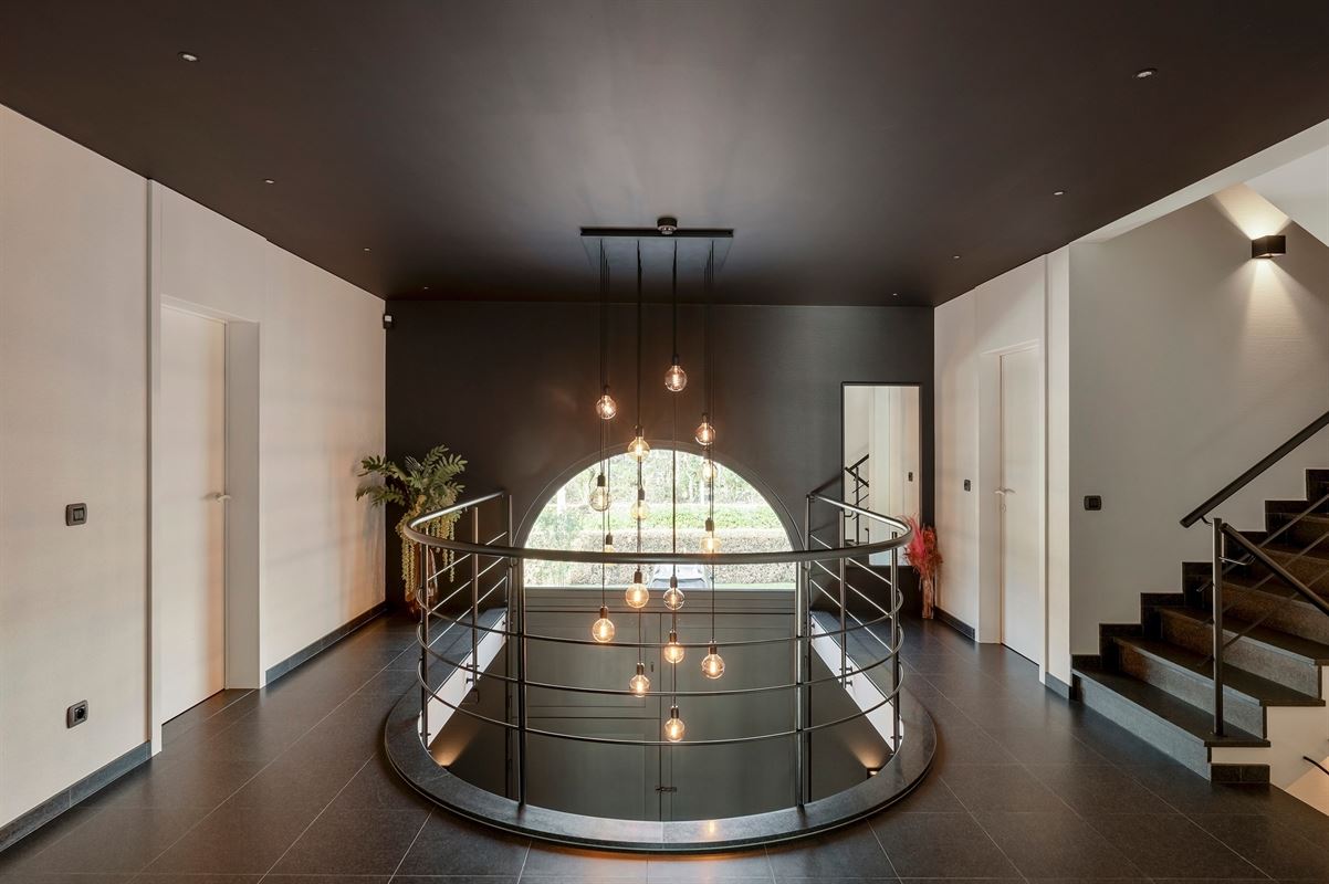 Exclusieve villa met guesthouse, paardenfaciliteiten op ca. 5.000 m²