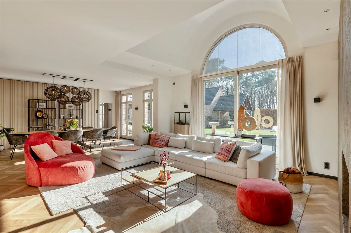 Exclusieve villa met guesthouse, paardenfaciliteiten op ca. 5.000 m²