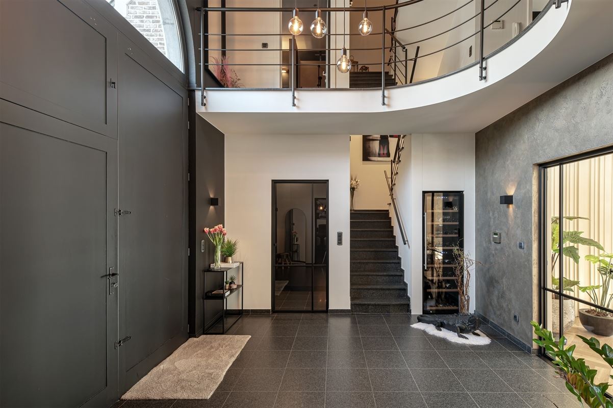 Exclusieve villa met guesthouse, paardenfaciliteiten op ca. 5.000 m²