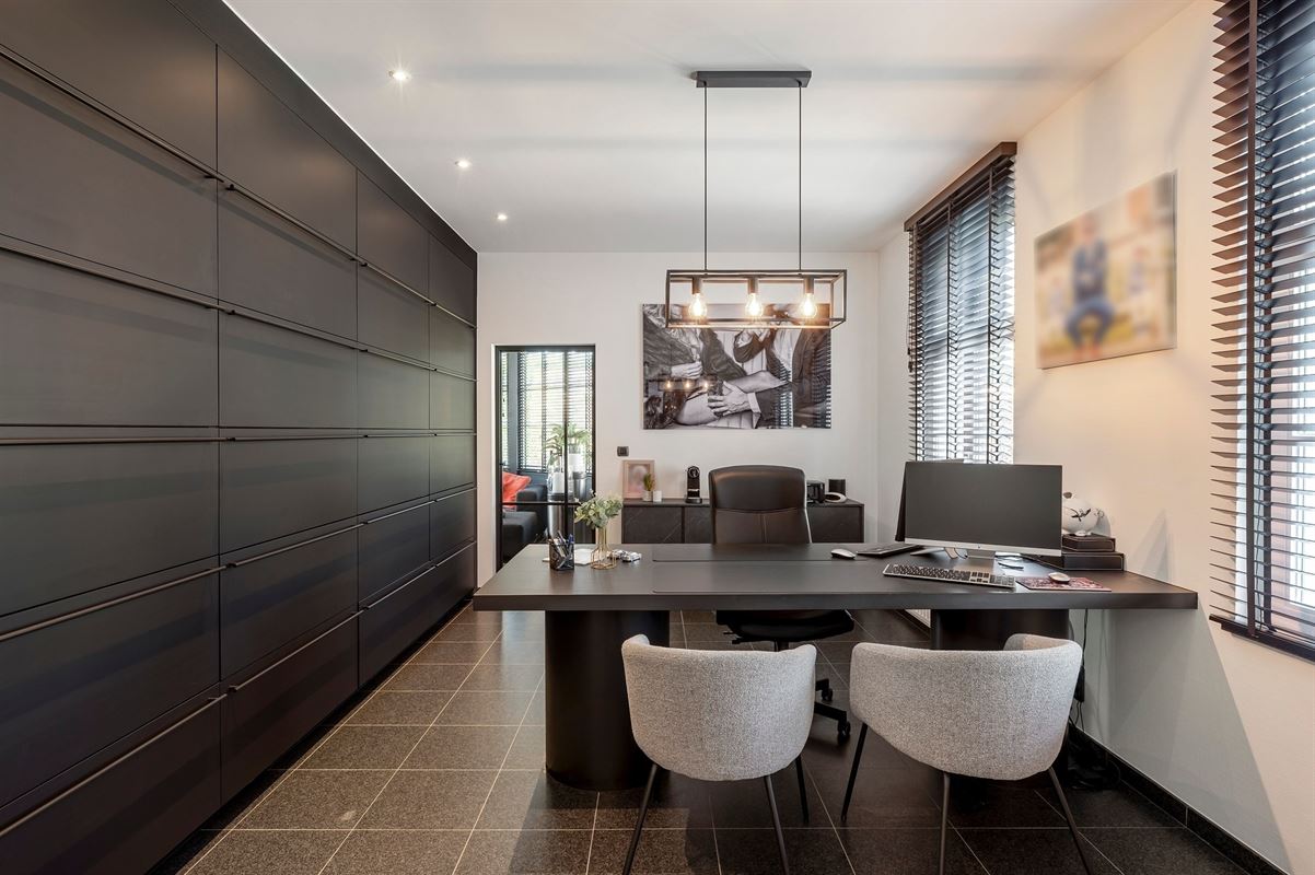 Exclusieve villa met guesthouse, paardenfaciliteiten op ca. 5.000 m²