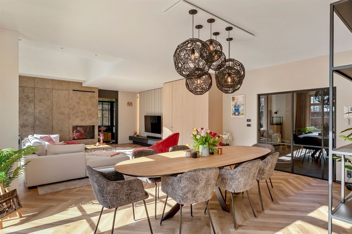 Exclusieve villa met guesthouse, paardenfaciliteiten op ca. 5.000 m²