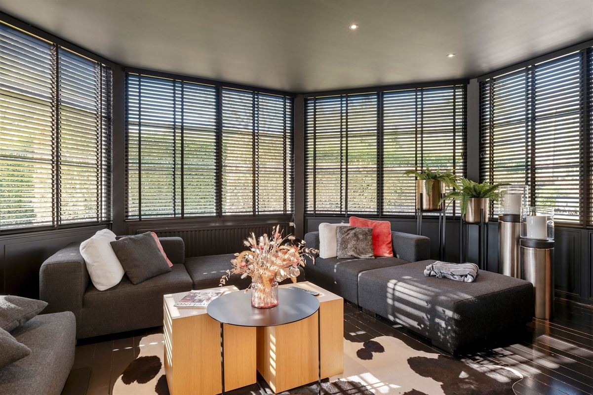 Exclusieve villa met guesthouse, paardenfaciliteiten op ca. 5.000 m²