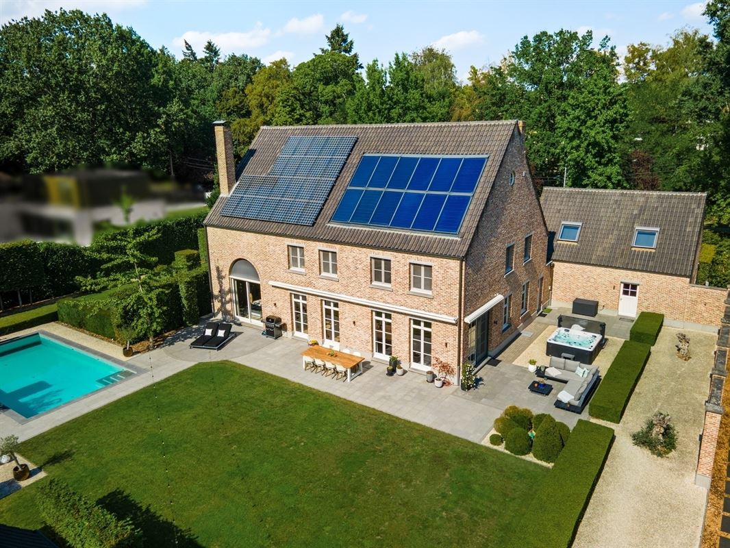 Exclusieve villa met guesthouse, paardenfaciliteiten op ca. 5.000 m²