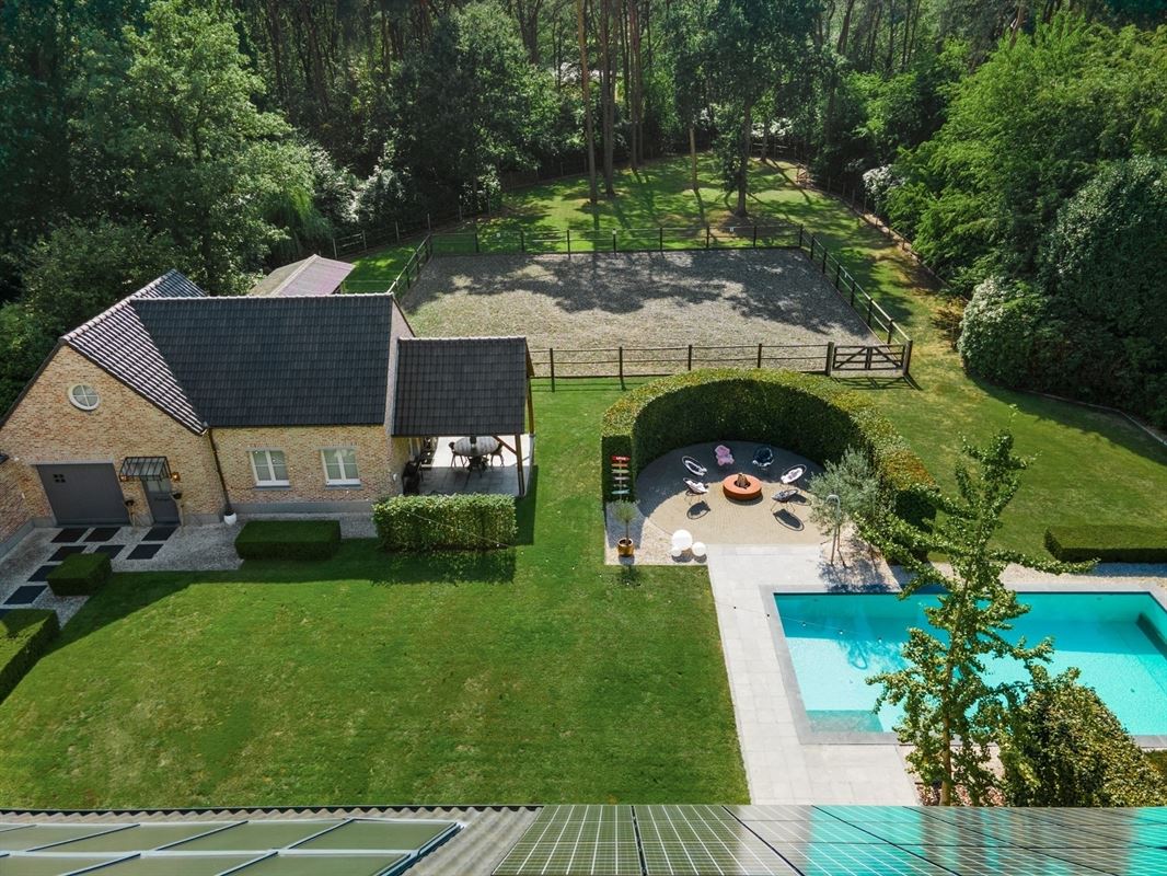 Exclusieve villa met guesthouse, paardenfaciliteiten op ca. 5.000 m²