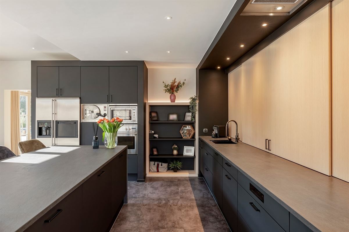 Exclusieve villa met guesthouse, paardenfaciliteiten op ca. 5.000 m²