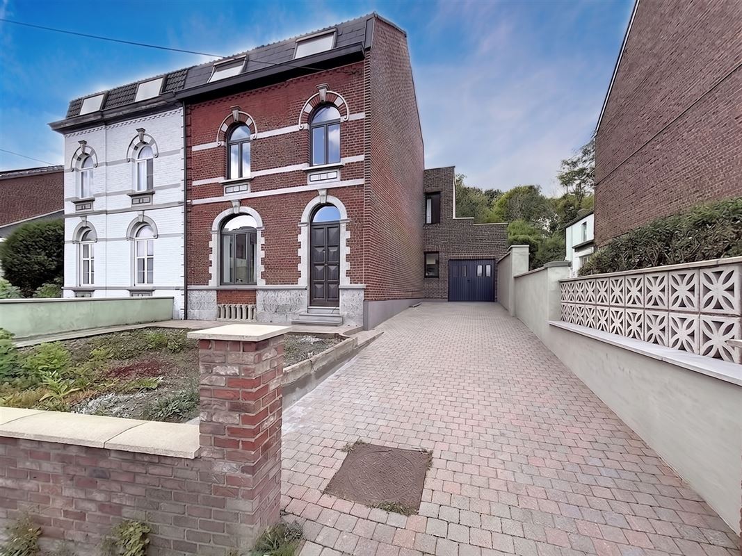 charming-red-brick-townhouse