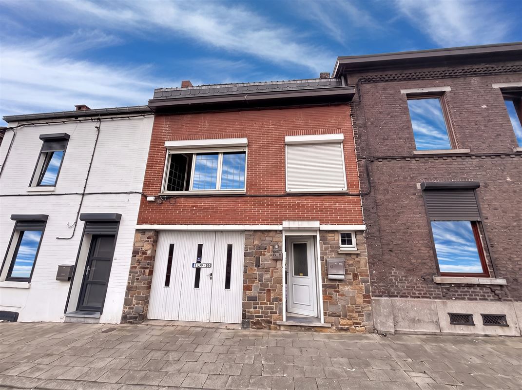 traditional-brick-townhouse-exterior