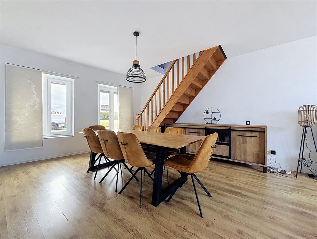 modern-dining-room-with-wooden-stairs