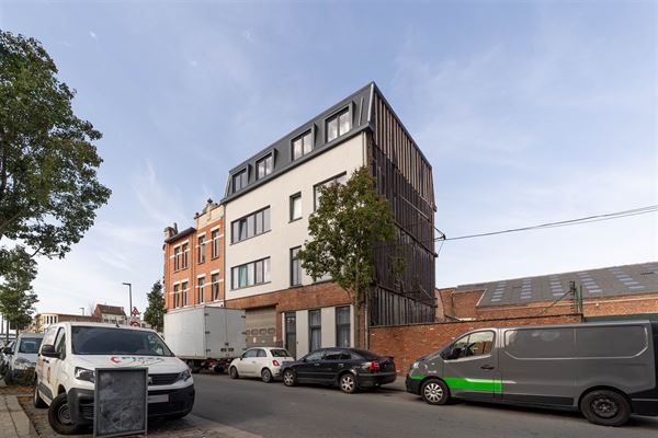 Vergund opbrengsteigendom met 6 appartementen en garage